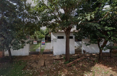 Casa com edícula